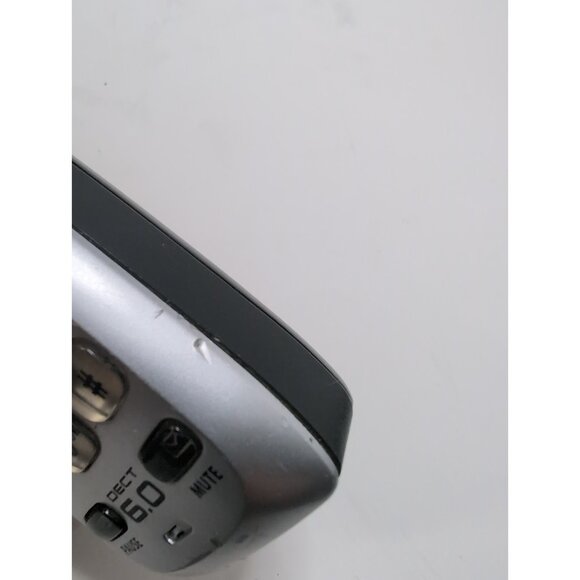 Uniden 1580-2 DECT 6.0 Cordless Phone Answering Machine Base w/ Two Handsets - Picture 5 of 16